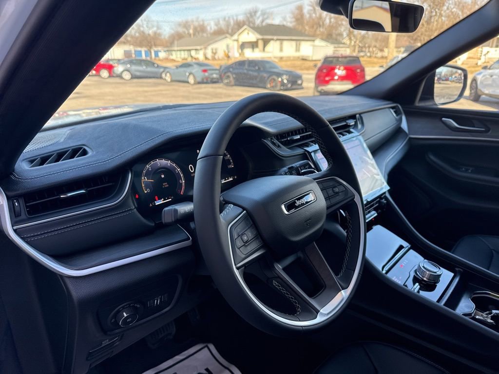 New 2025 Jeep Grand Cherokee Limited image 11