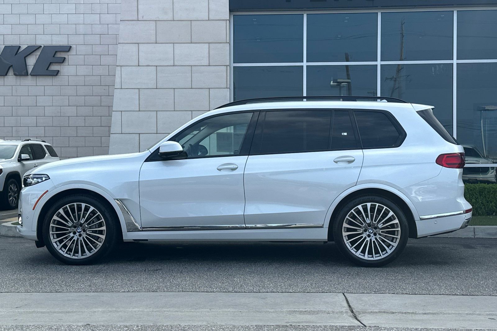 Used 2022 BMW X7 xDrive40i w/ Premium Package AWD/4WD image 7