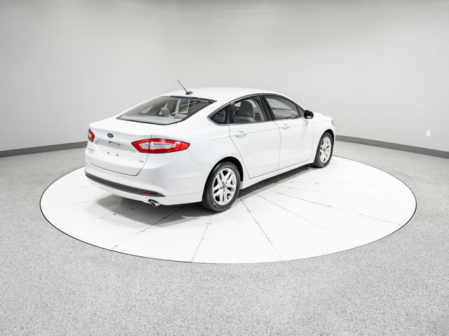 Used 2016 Ford Fusion SE FWD image 24