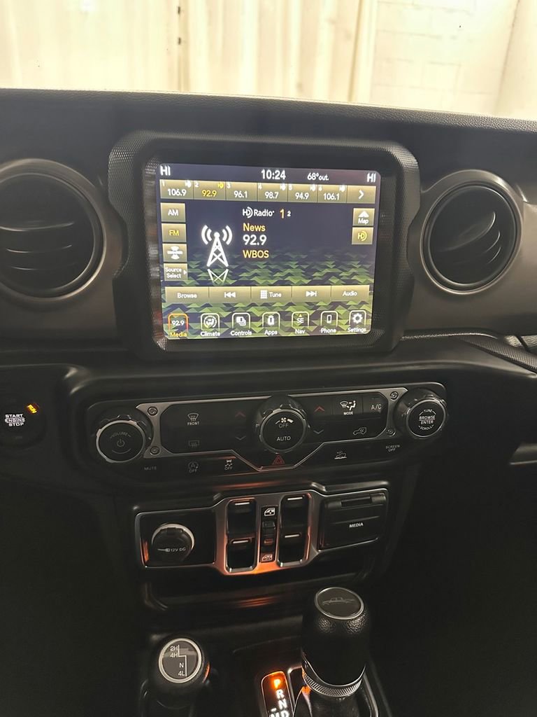 Used 2022 Jeep Gladiator Willys image 20