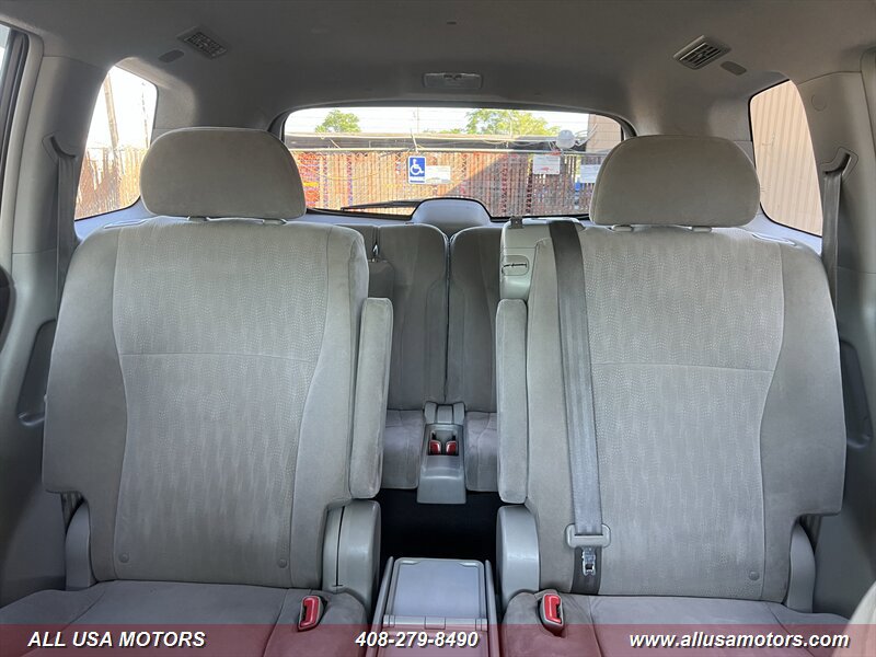 Used 2011 Toyota Highlander 4WD w/ Cold Weather Pkg image 29