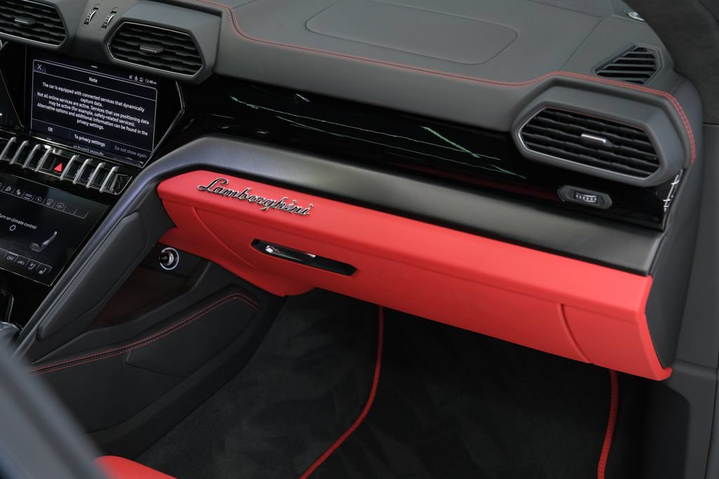 Used 2022 Lamborghini Urus AWD/4WD image 48