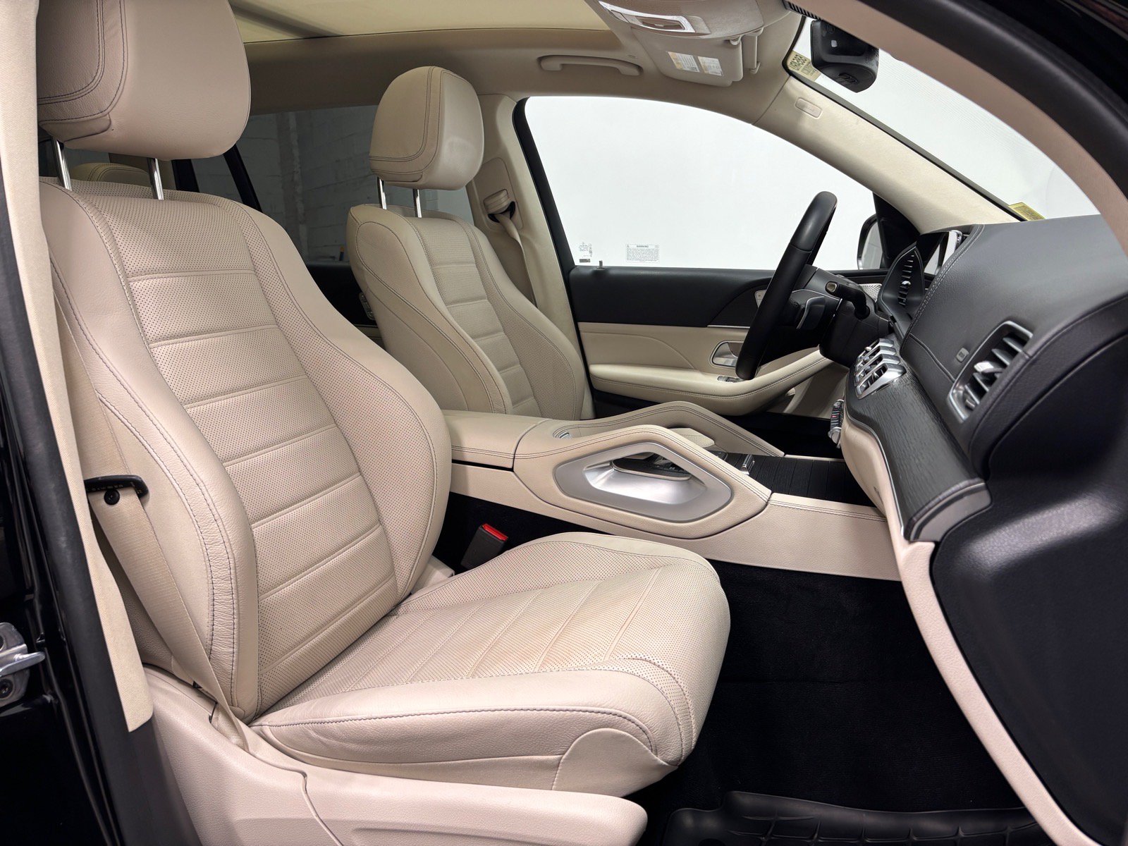 Used 2024 Mercedes-Benz GLS 450 4MATIC image 29