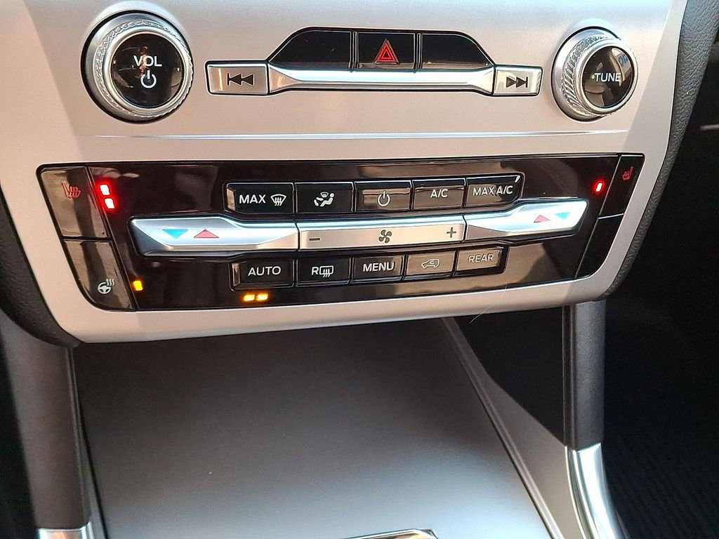 Used 2022 Ford Explorer XLT w/ Equipment Group 202A image 17