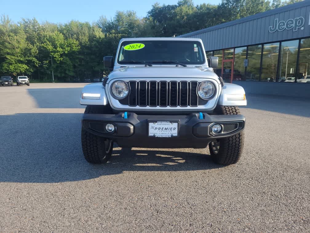 Used 2024 Jeep Wrangler Unlimited w/ Convenience Group AWD/4WD image 3