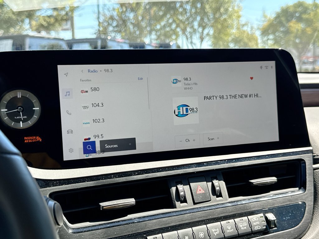 Used 2025 Lexus ES 300h w/ Premium Package FWD image 26