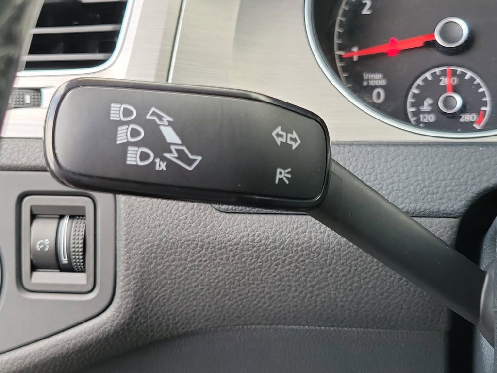 Used 2016 Volkswagen Golf S FWD image 26