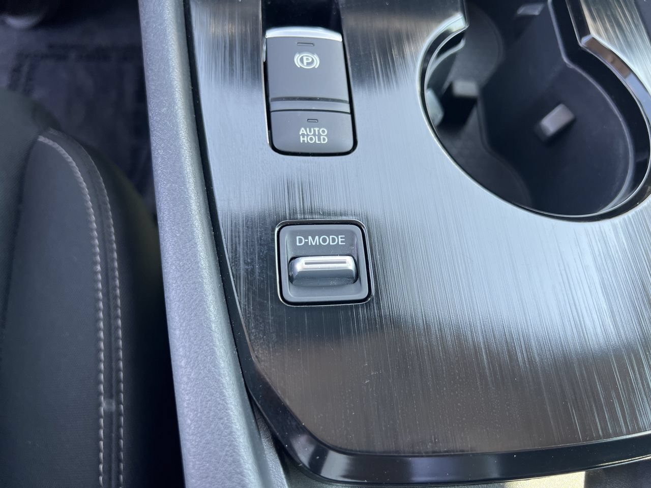 Used 2025 Nissan Rogue S FWD image 19