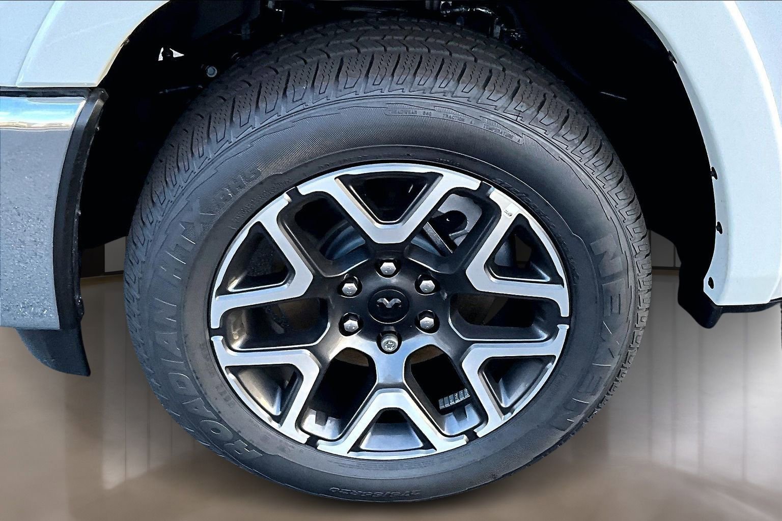 New 2025 RAM 1500 Laramie AWD/4WD image 12