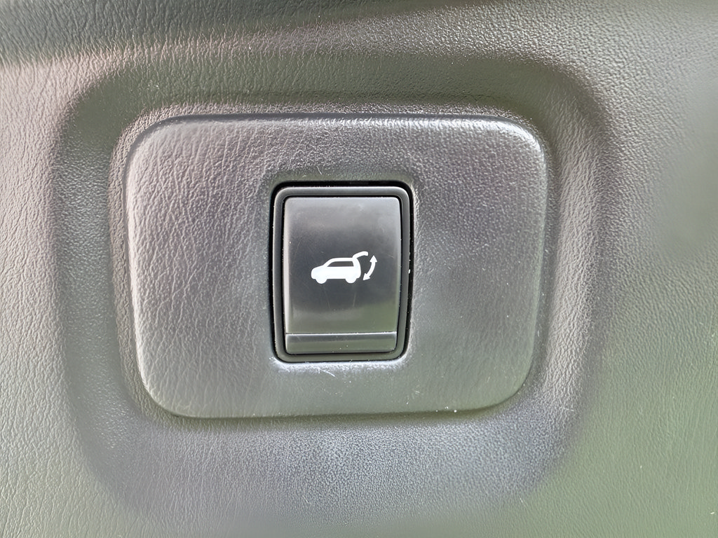 Used 2015 Nissan Pathfinder SL w/ Cargo Package FWD image 12