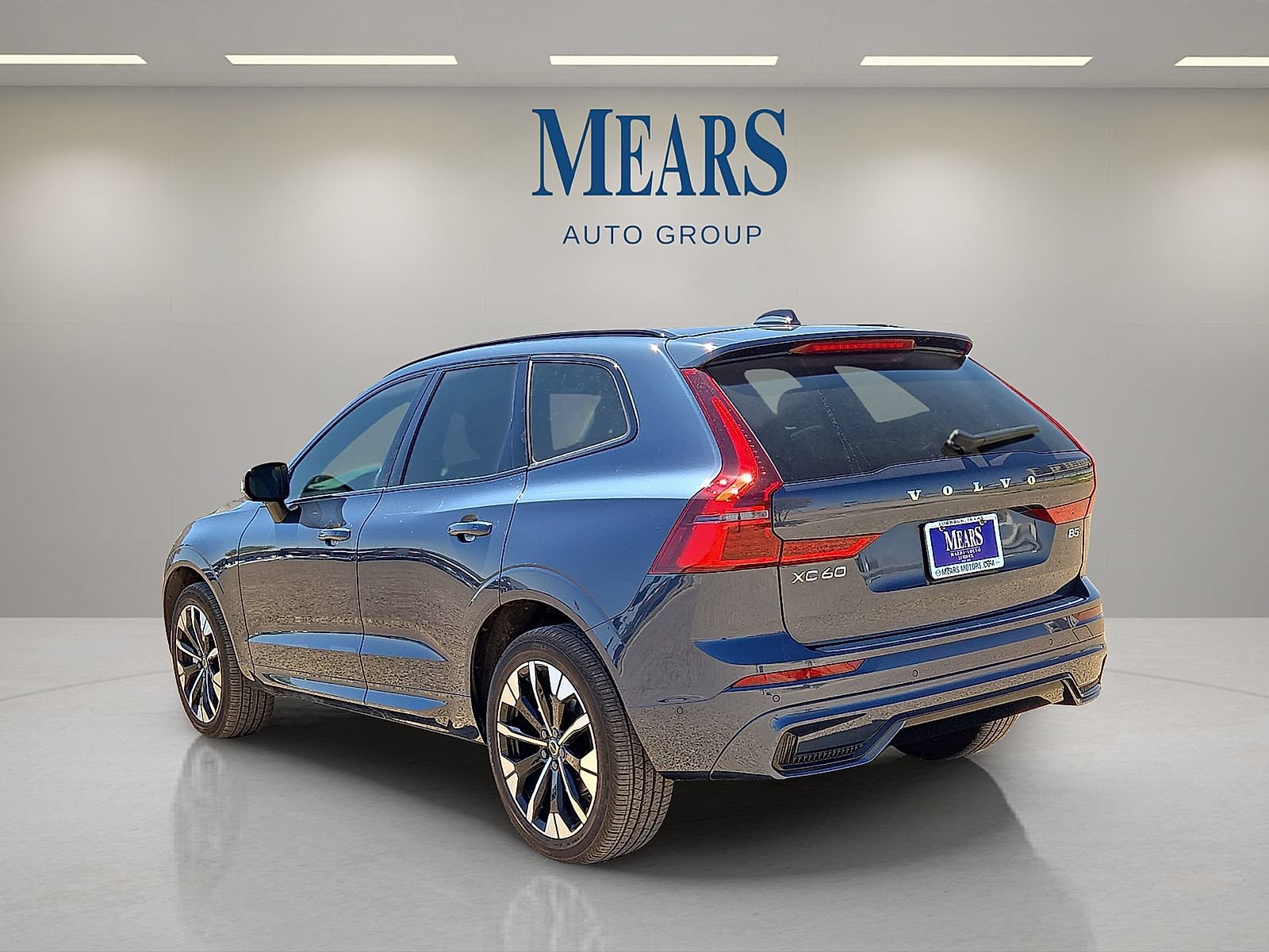 New 2026 Volvo XC60 B5 Plus w/ Protection Package Premier AWD/4WD image 3