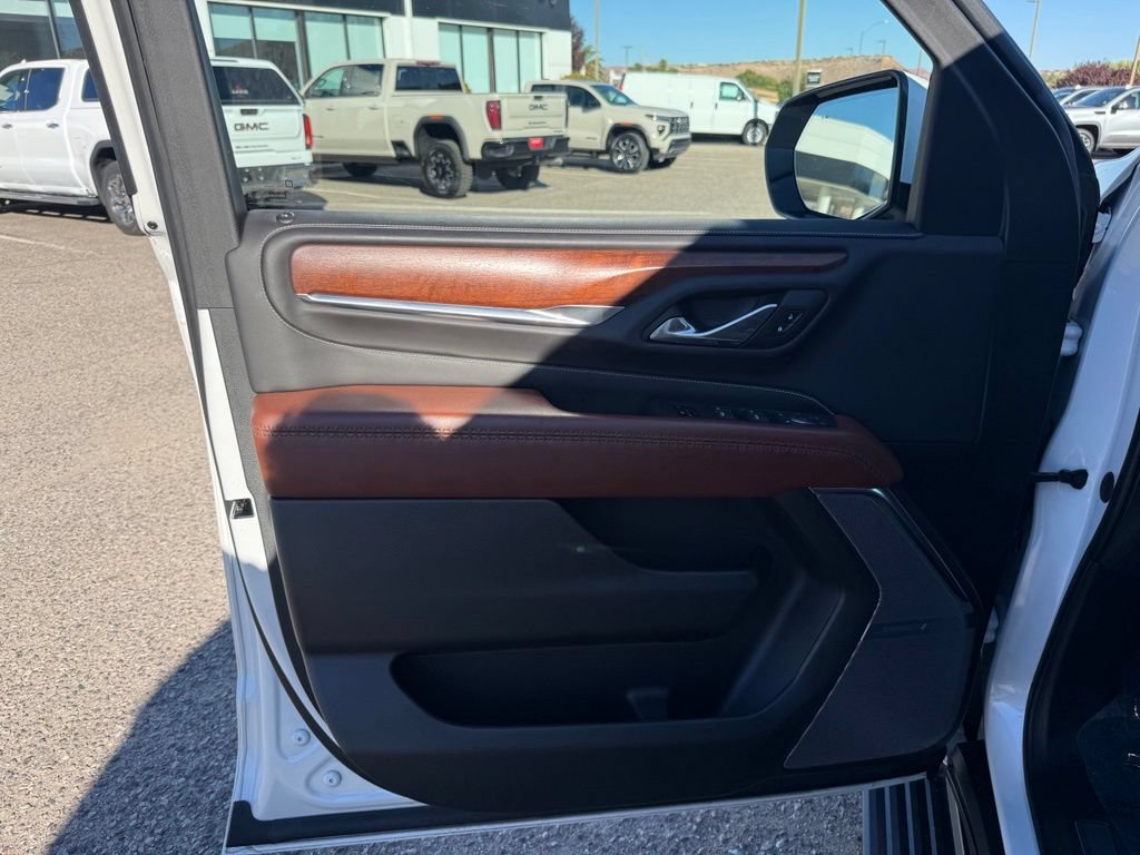 Used 2023 GMC Yukon Denali Ultimate AWD/4WD image 9