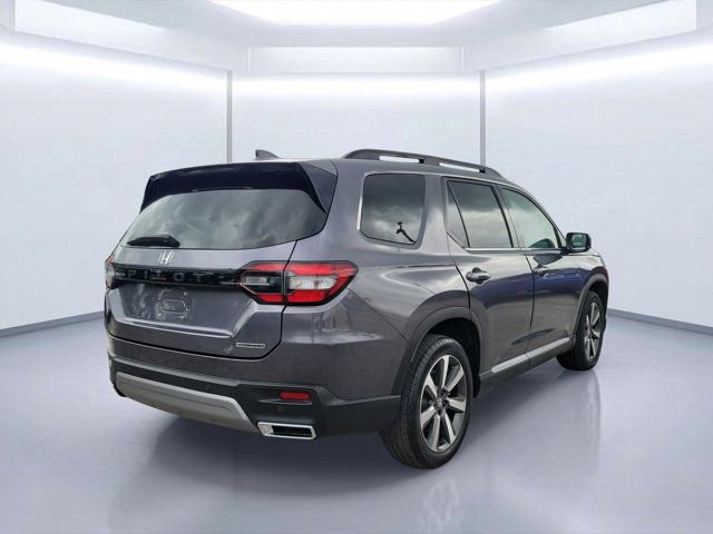 Used 2023 Honda Pilot Touring image 4