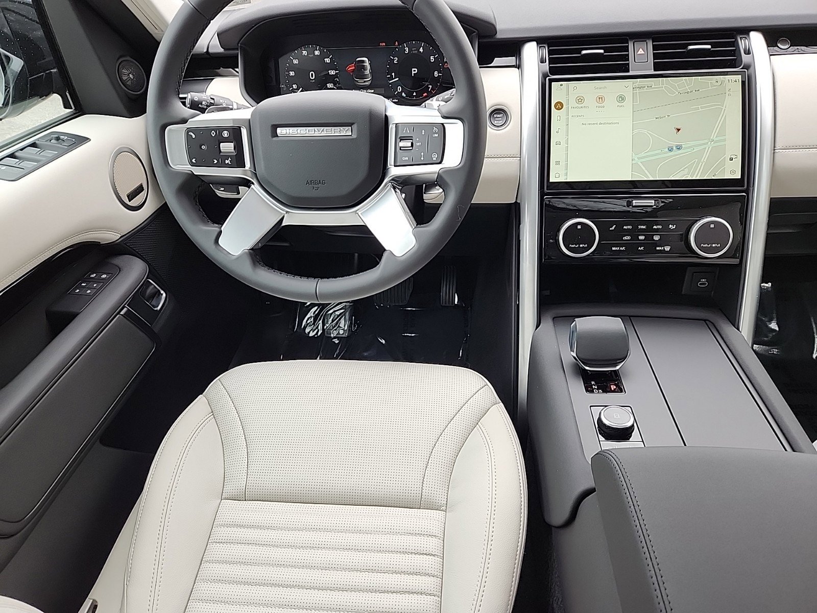New 2025 Land Rover Discovery S image 4