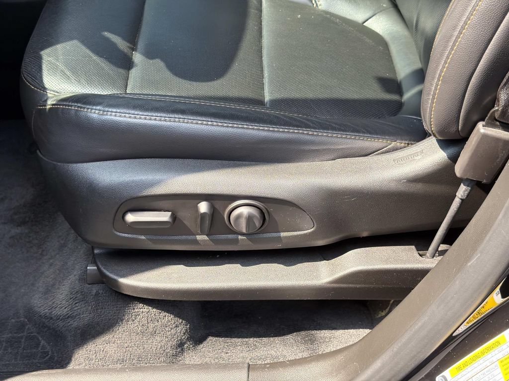 Used 2021 Chevrolet Traverse Premier w/ Redline Edition FWD image 23