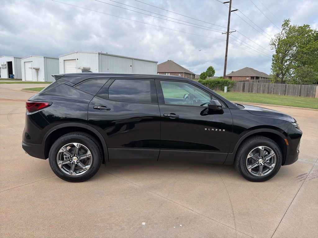 Used 2026 Chevrolet Blazer LT FWD image 6