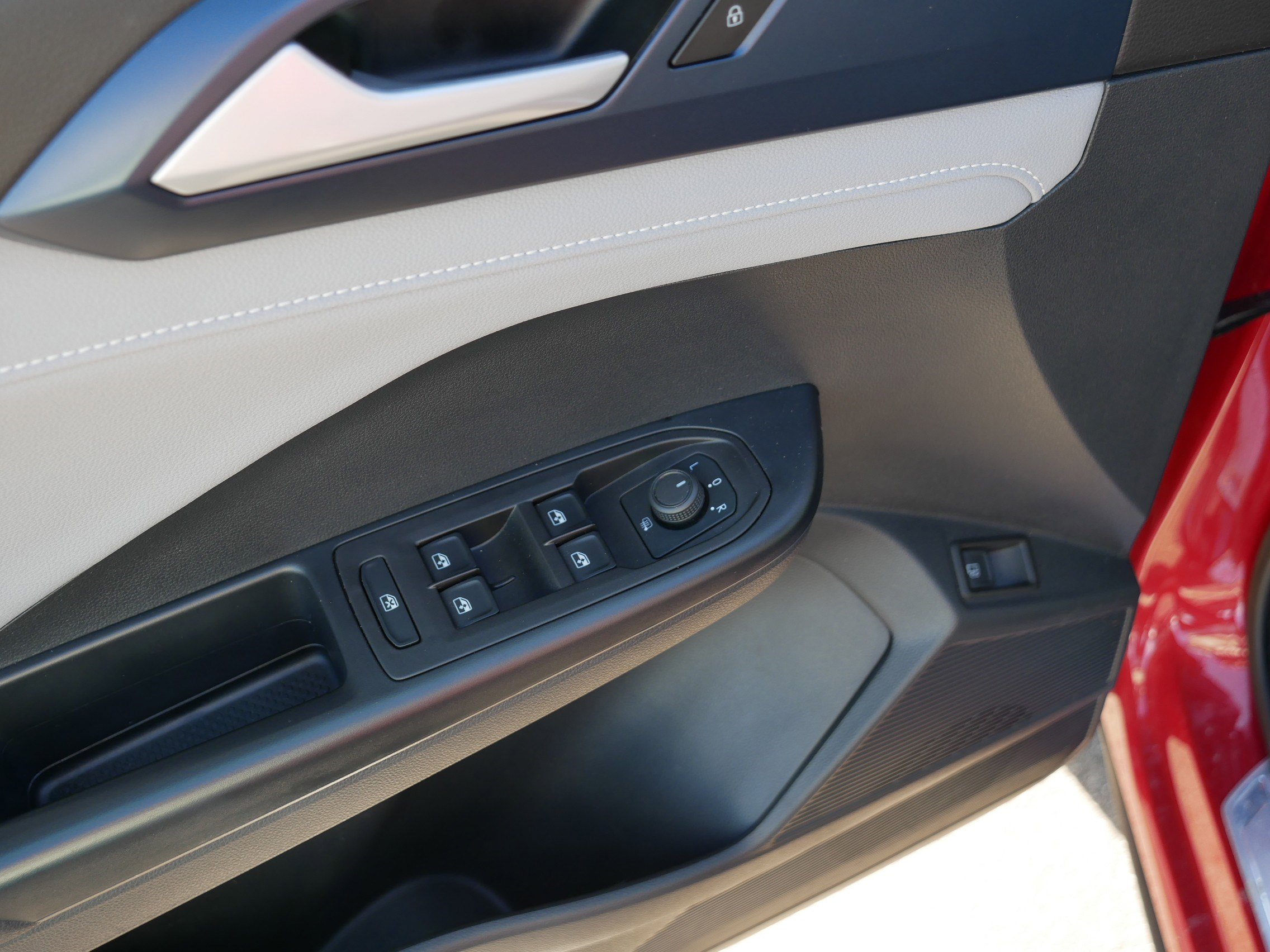 Used 2024 Volkswagen Taos SE image 19