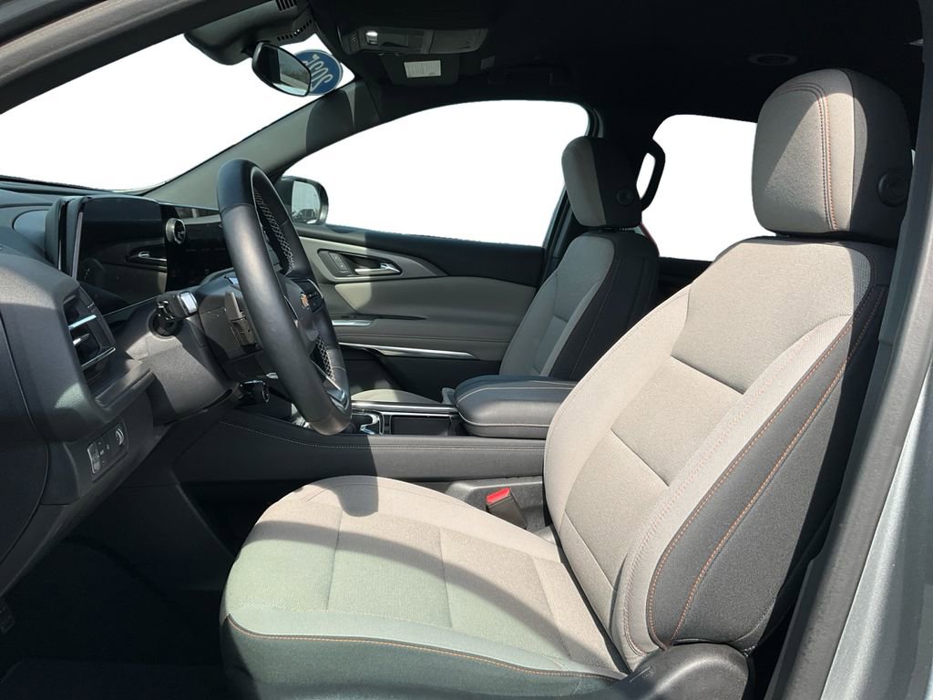 Used 2025 Chevrolet Traverse LT image 23