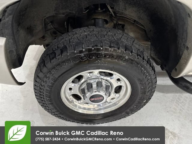 Used 2004 GMC Sierra 2500 SLT w/ Heavy-Duty Power Package AWD/4WD image 37