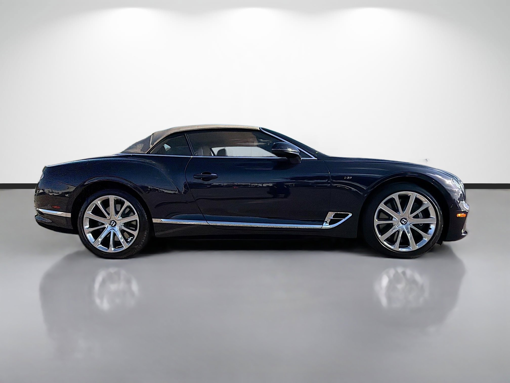 Used 2021 Bentley Continental GT image 2