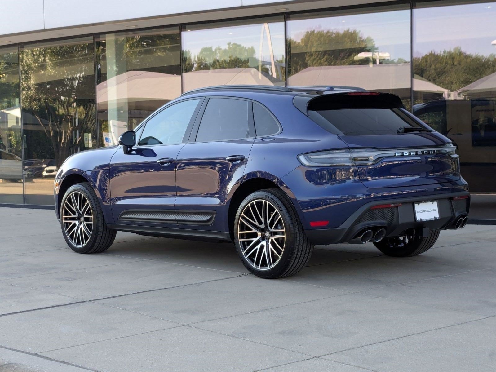 Certified 2026 Porsche Macan AWD/4WD image 3