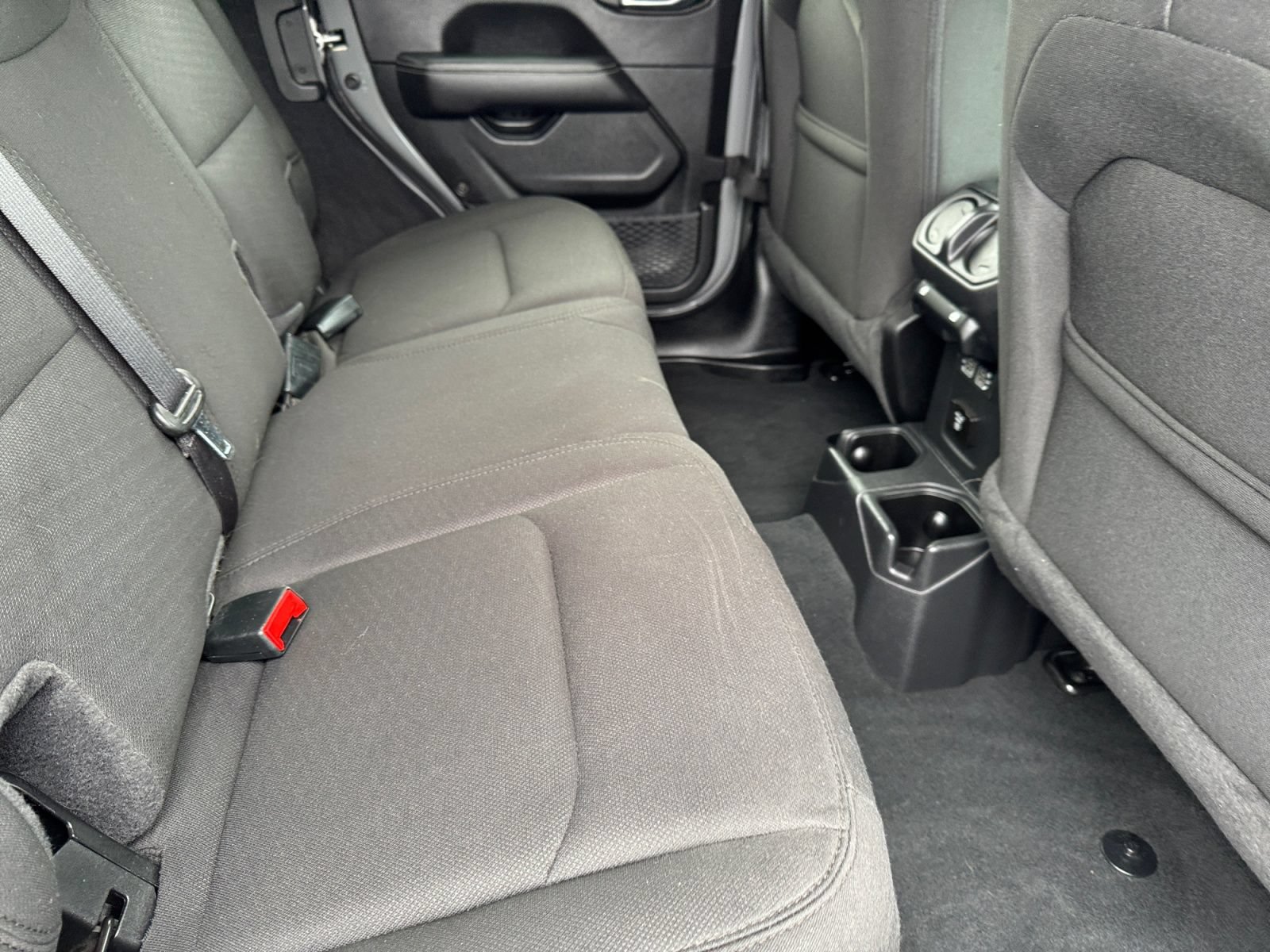 Used 2023 Jeep Wrangler Unlimited Sahara AWD/4WD image 12