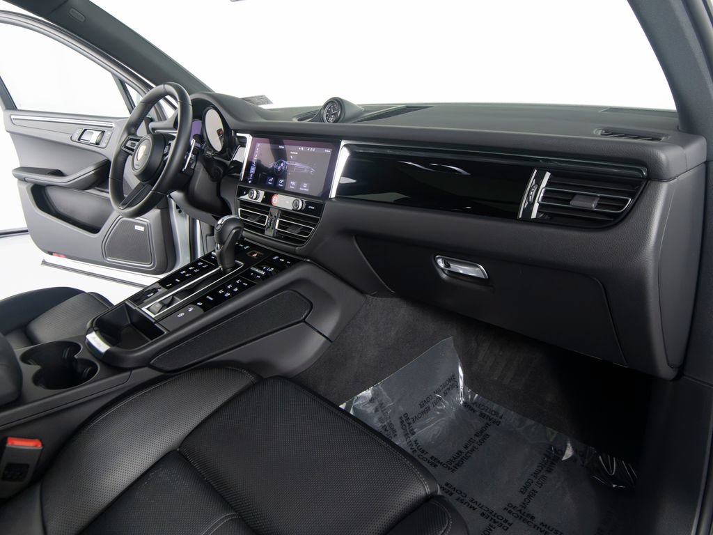 Certified 2026 Porsche Macan S AWD/4WD image 33
