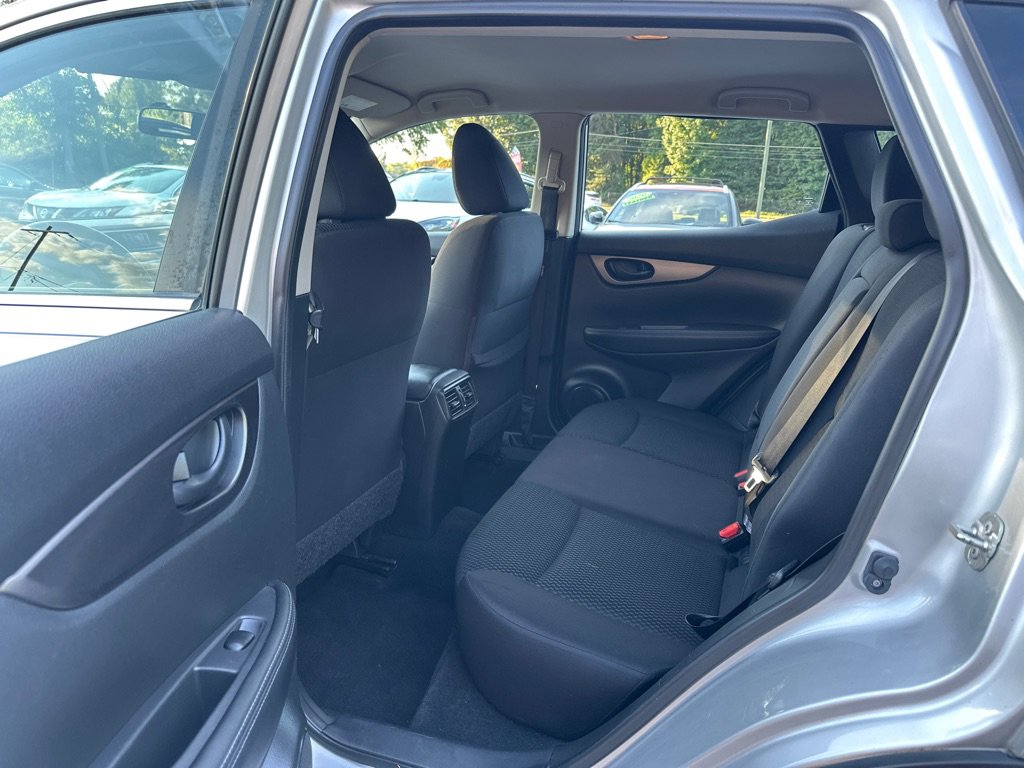 Used 2019 Nissan Rogue Sport S image 12