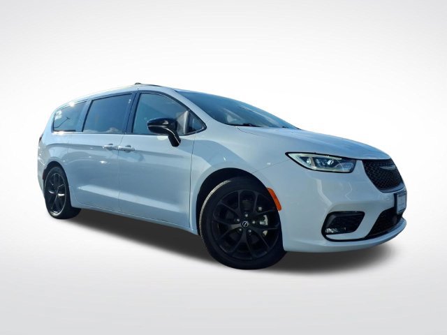 Used 2025 Chrysler Pacifica Limited FWD image 1