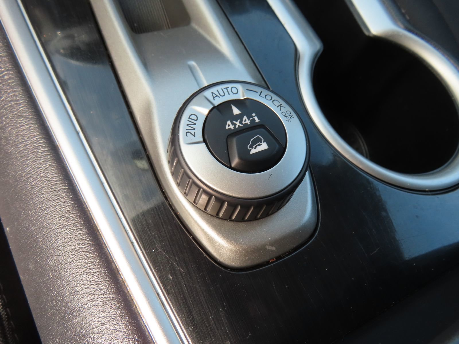 Used 2019 Nissan Pathfinder SV image 31