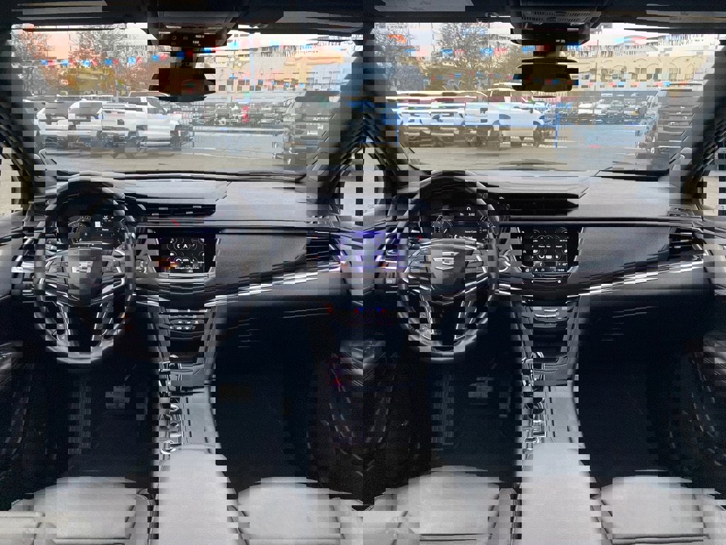 Used 2025 Cadillac XT5 Premium Luxury image 3