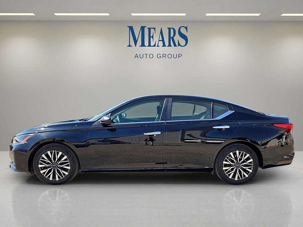 Used 2025 Nissan Altima 2.5 SV image 2