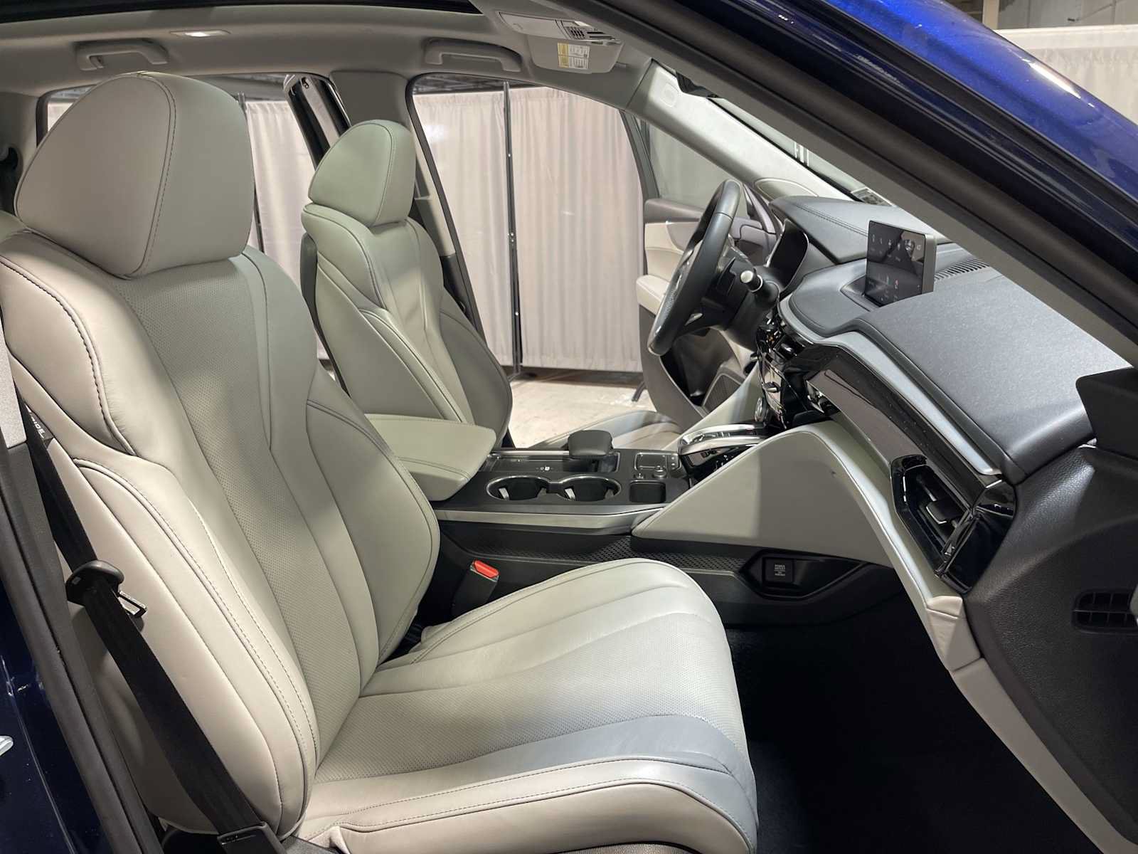 Certified 2024 Acura MDX SH-AWD w/ Technology Package image 14