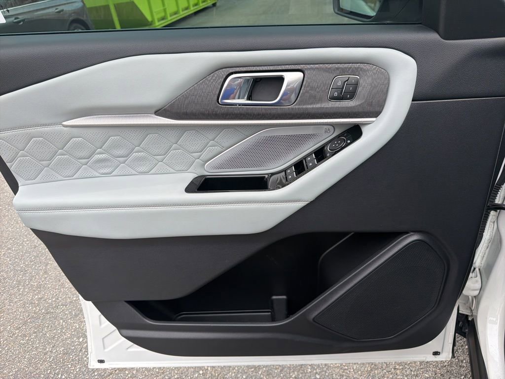 Used 2025 Ford Explorer Platinum w/ Ultimate Package image 12