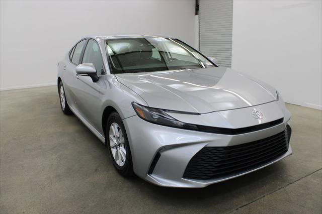 Used 2025 Toyota Camry LE FWD image 6