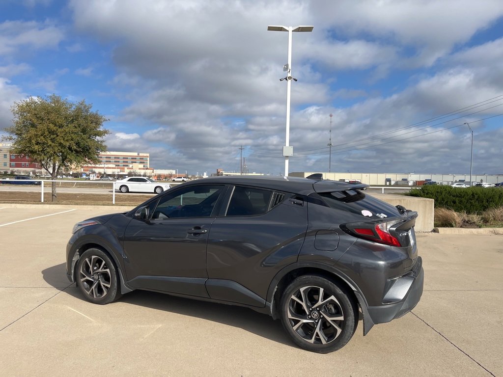 Used 2022 Toyota C-HR XLE image 4