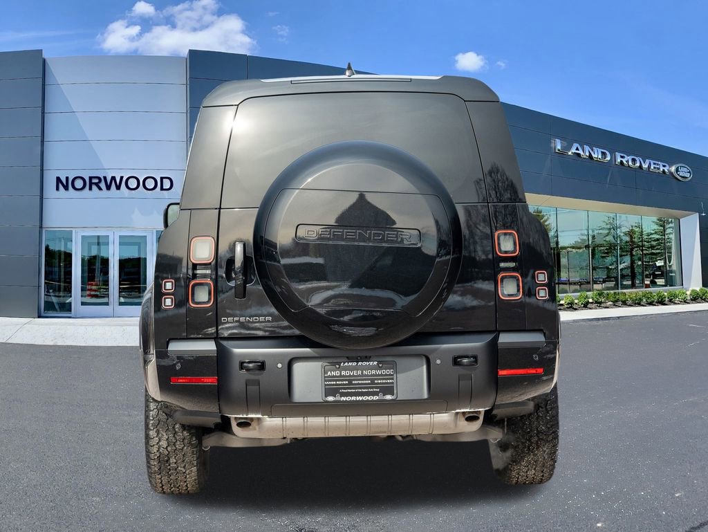 New 2026 Land Rover Defender 130 X-Dynamic SE image 5