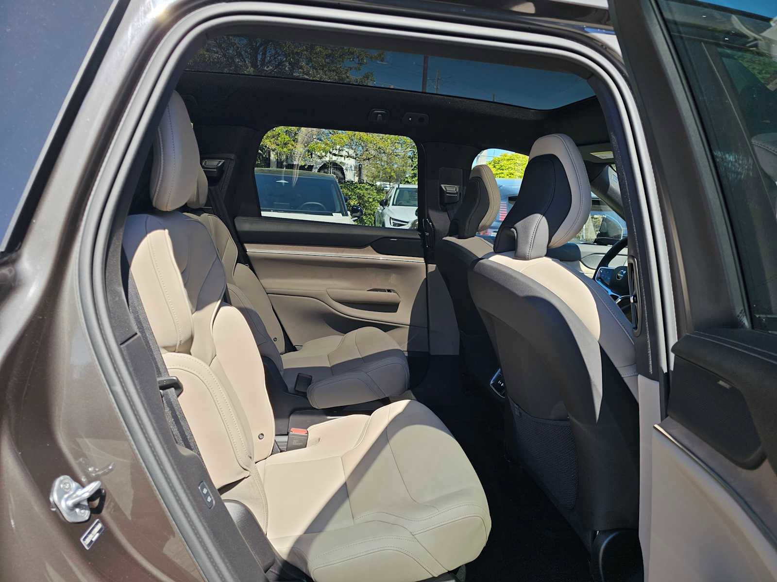 Used 2025 Volvo EX90 Ultra image 11
