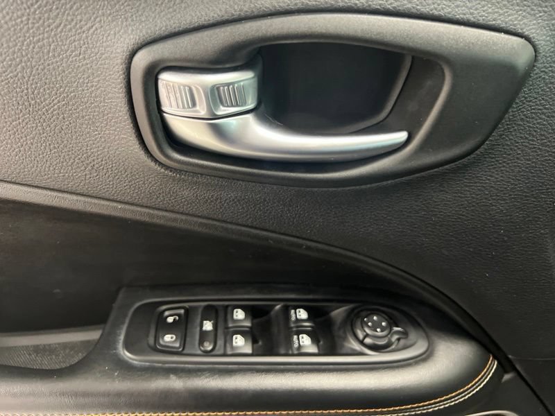 Used 2020 Jeep Compass Latitude w/ Cold Weather Group AWD/4WD image 19