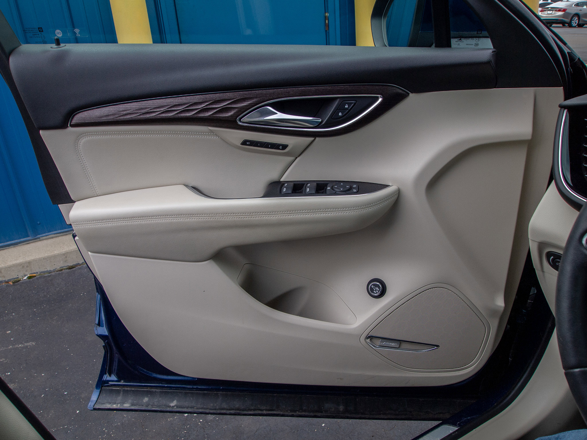 Used 2023 Buick Envision Avenir image 11