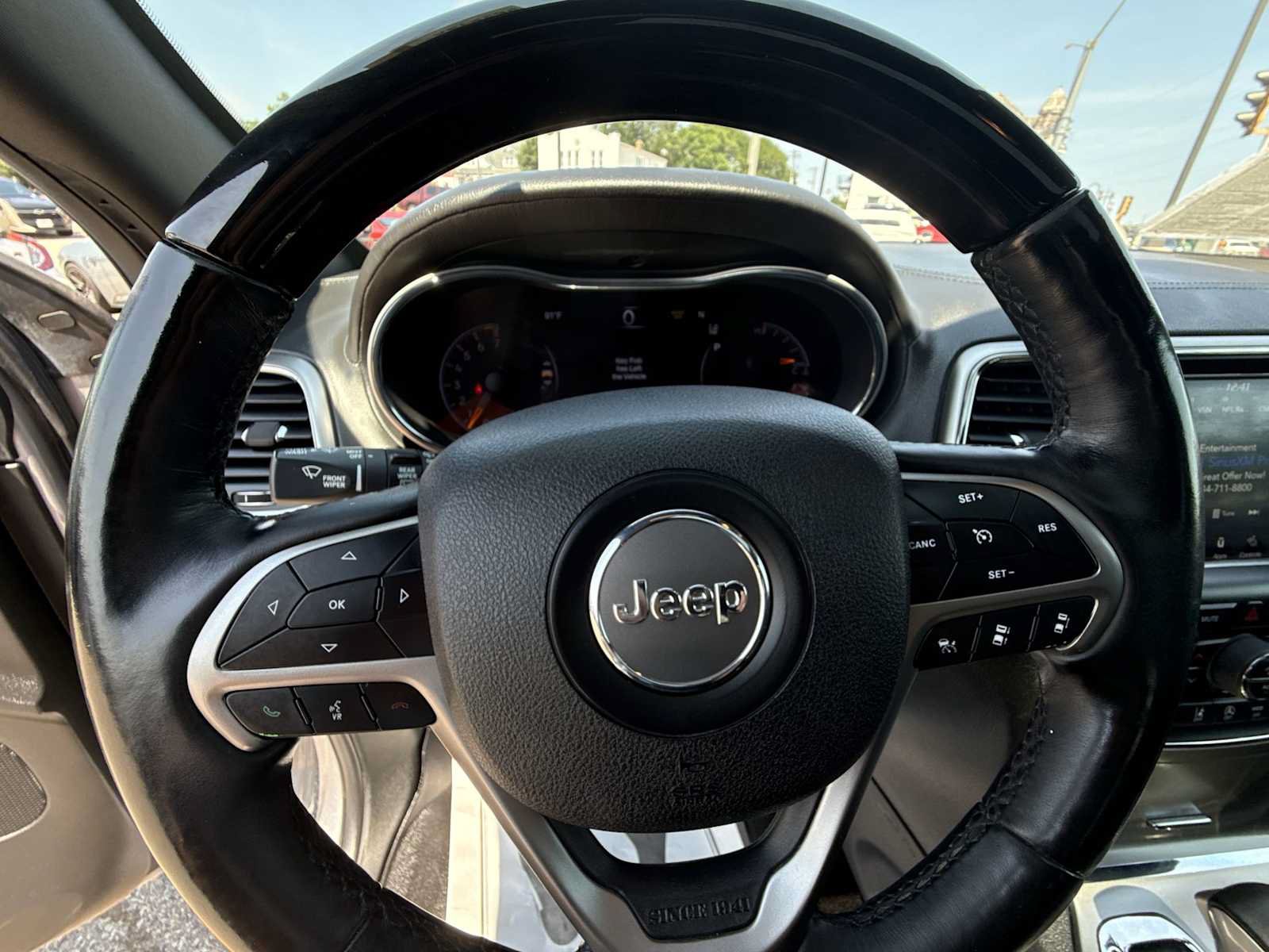 Used 2018 Jeep Grand Cherokee Overland AWD/4WD image 11