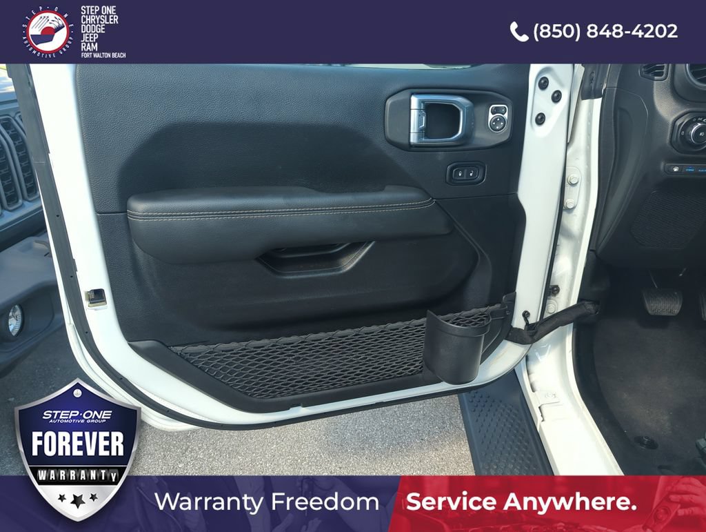Used 2022 Jeep Wrangler Unlimited Sahara w/ Cold Weather Group AWD/4WD image 17