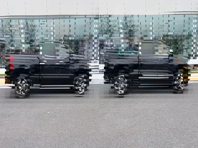 Used 2022 Chevrolet Silverado 1500 High Country w/ Technology Package image 9