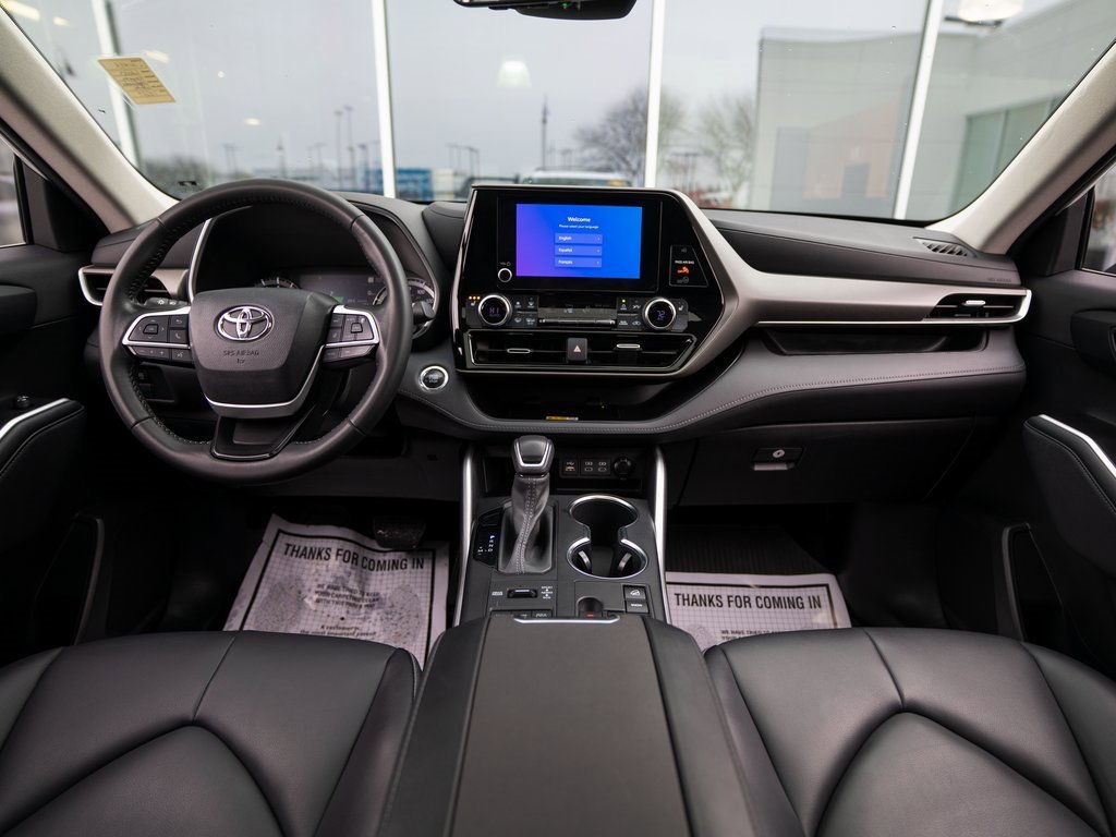 Used 2023 Toyota Highlander XLE image 11