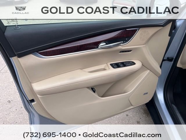 Used 2017 Cadillac XT5 Luxury w/ Driver Awareness Package FWD image 16