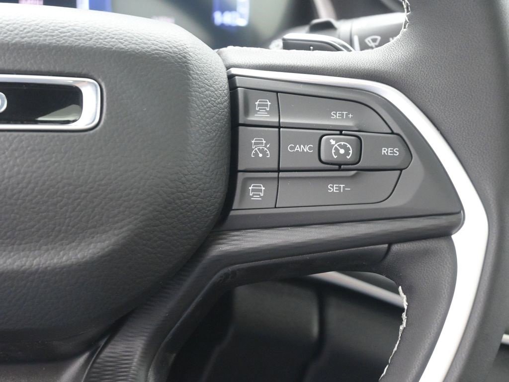 New 2025 Jeep Grand Cherokee Laredo X w/ Luxury Tech Group I image 23