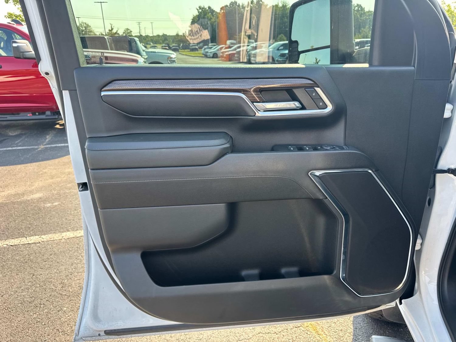 Used 2024 Chevrolet Silverado 2500 LT AWD/4WD image 27