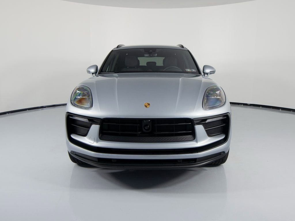 Certified 2025 Porsche Macan AWD/4WD image 13