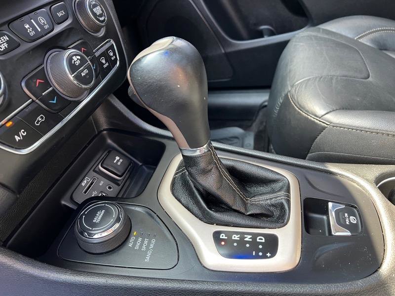 Used 2018 Jeep Cherokee Limited image 30