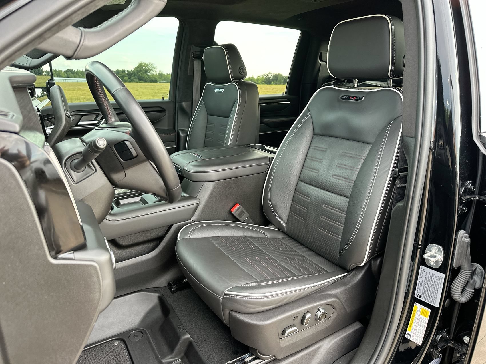 Used 2024 GMC Sierra 2500 AT4X AWD/4WD image 11